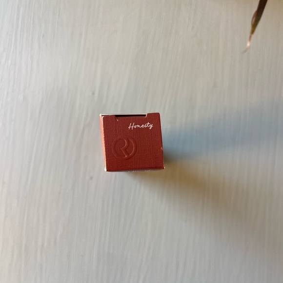 NWT Rare Beauty Soft Pinch Tinted Lip Oil in Honesty (Nude Brown) - Picture 4 of 4